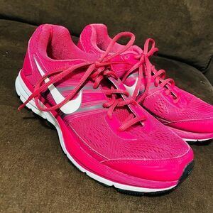 Excellent Nike Air Zoom Pegasus 28 Fuchsia Pink Womens Size 9 US 40.5 EUR